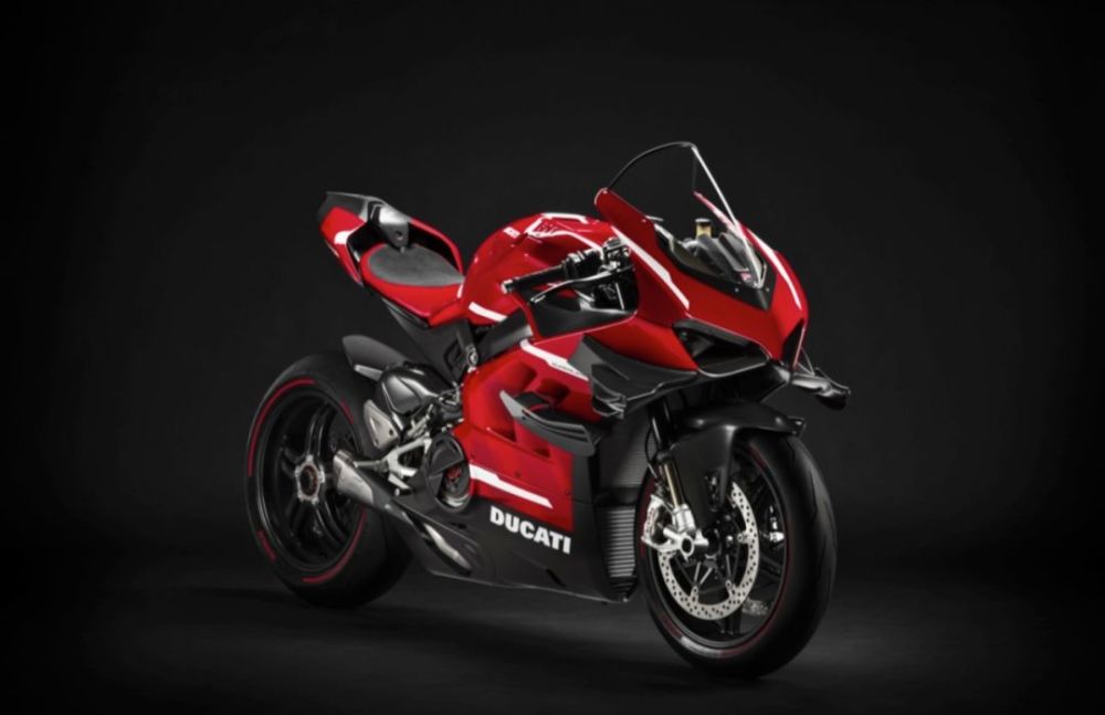 预售价150万的杜卡迪v4超跑正式登录国内152kg拥有234匹马力