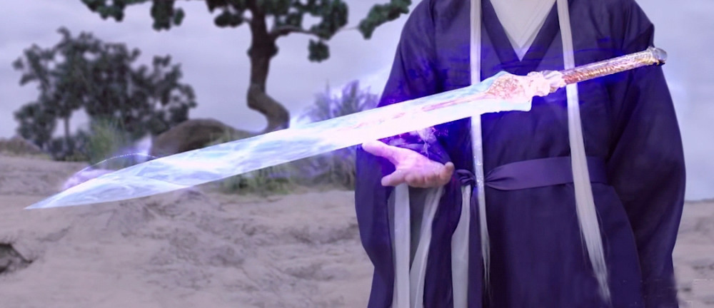 毕竟跟了东华这么多年,见过了不少的世面,而在雪地中,苍何剑没有作为