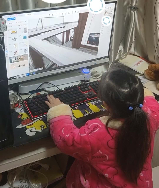 妈妈睡醒发现女儿坐在电脑前走近一看不淡定了网友偷师学艺已至大成