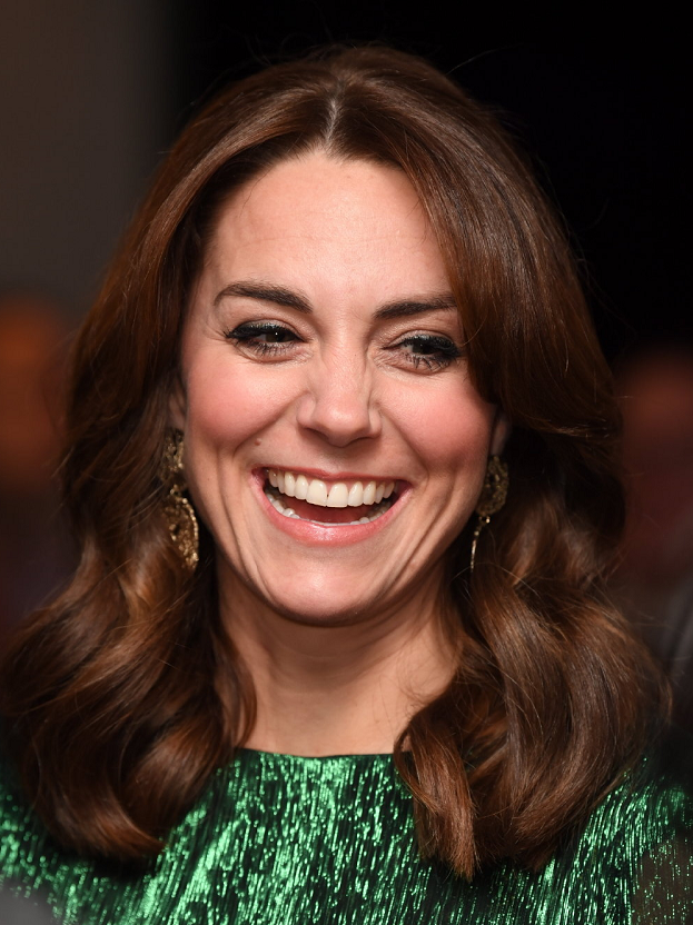 凯特王妃穿绿色丝绸长裙亮相招待酒会,十分优雅迷人,贵气满分!