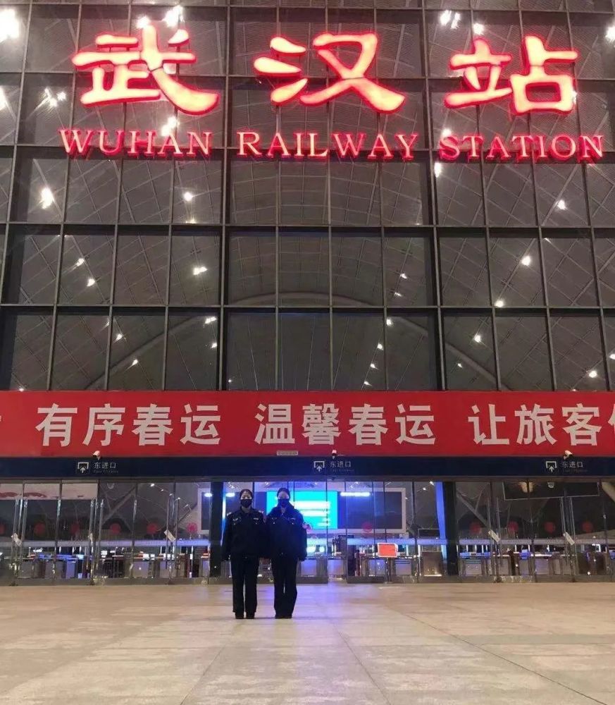 战 疫 一线姐妹花坚守在武汉高铁站的 铿锵玫瑰 腾讯新闻