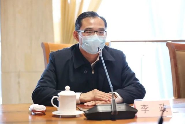 区委书记李政调研上港足球俱乐部