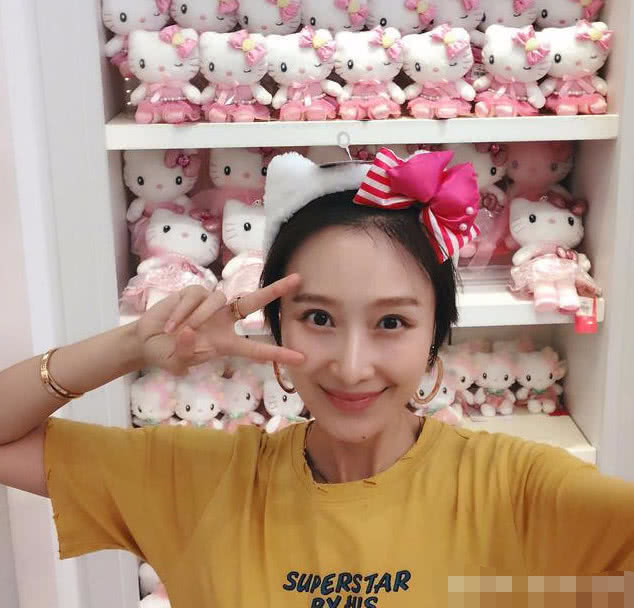 母亲的反对,她并不相信自己的恋人林晓黎是因为贪恋慕容家的财产才会