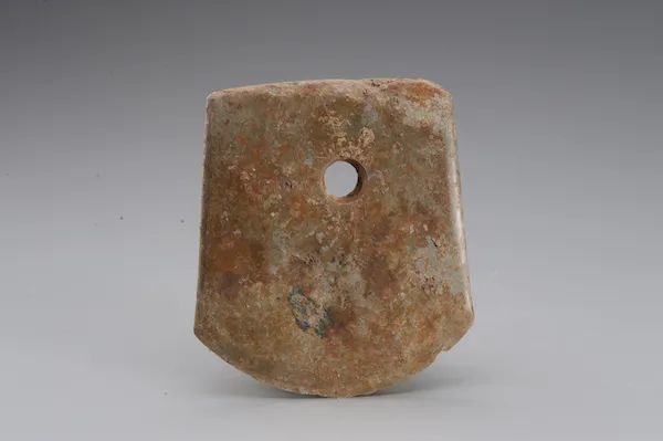 王家塝墓地出土石钺