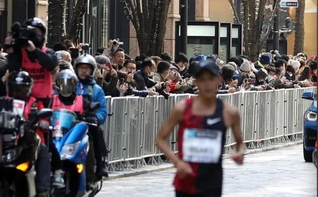 心大 疫情之下 27000名选手可正常跑马拉松 禁止市民围观遭否决 腾讯新闻