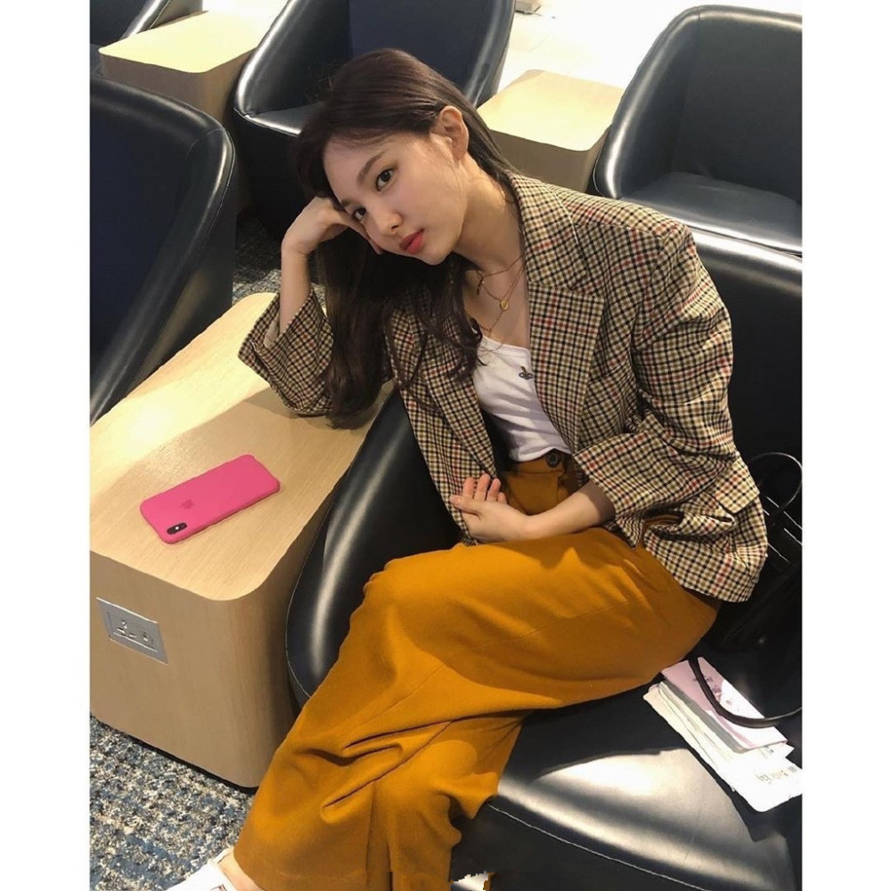 兔牙美女林娜琏轻松穿出校园元气少女范不愧是宅男女神