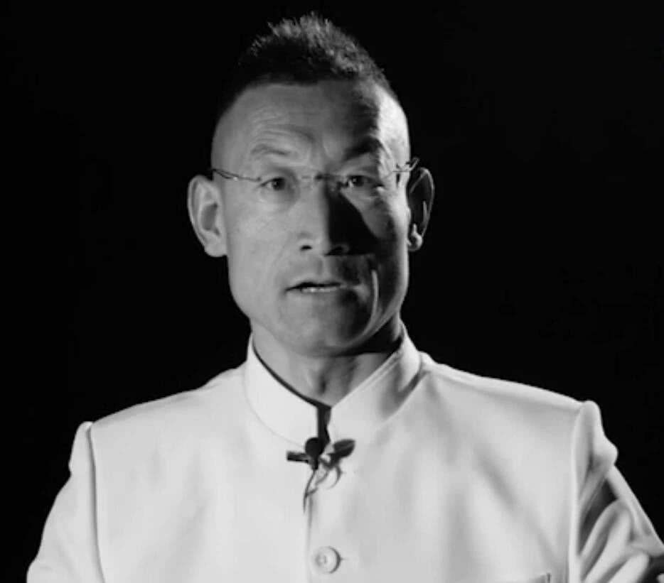 他就是孙德胜,也叫冬泳怪鸽,也叫巨m!