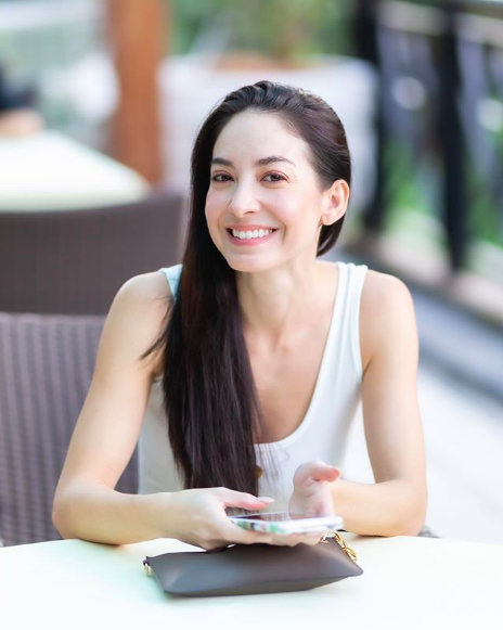 黄子佼宣布与妻子领证,余文乐前女友也将大婚,与未婚夫配一脸