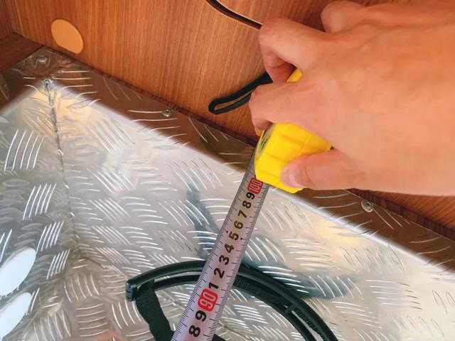 尺寸分别为: 长度≈220cm 宽度≈100cm 平台高度≈93cm 整体容积