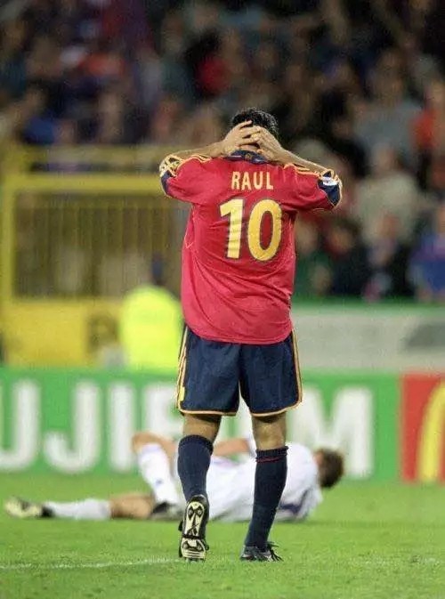 当年他罚丢点球那一幕像极了自己的偶像巴乔