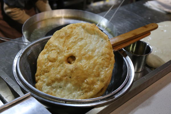 郑州这家店的油馍头铝超标5倍多!喝茶能排出身体中的铝吗?答案来了