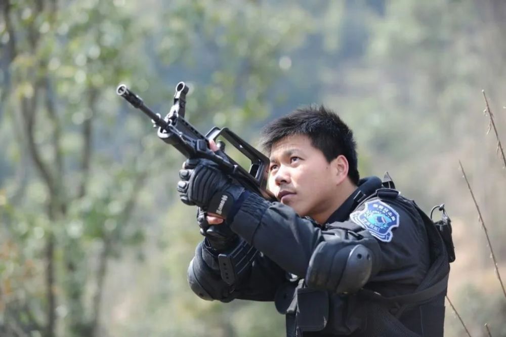 来自警嫂的控诉我的老公是特警