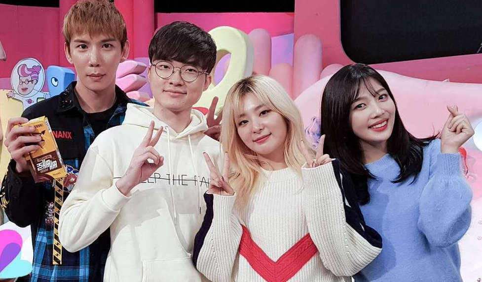 afs大舅子喜迎二胎,we微笑跟skt李总被群嘲:何时官宣女友?