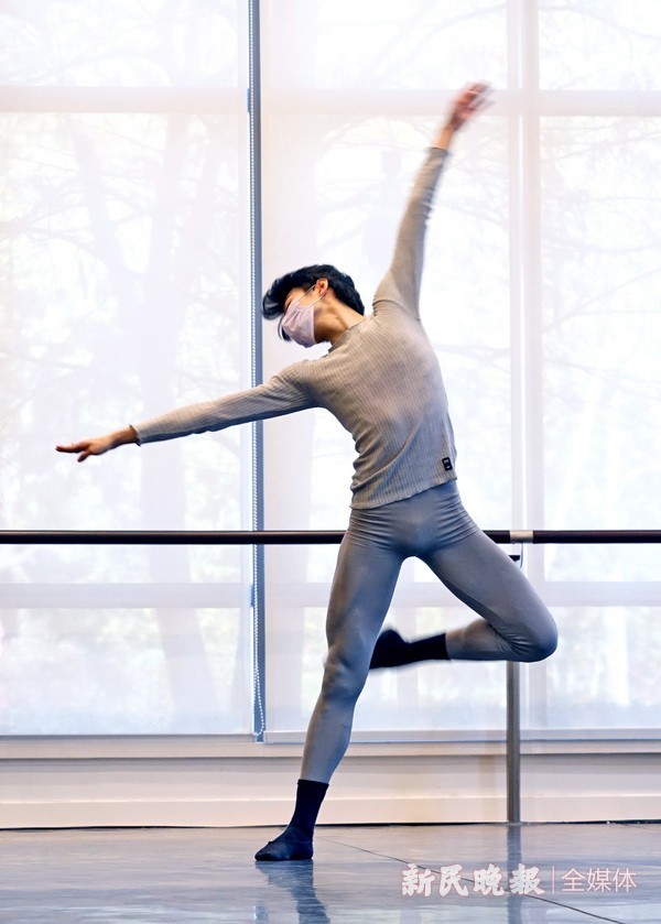 男芭蕾舞演员护身图片
