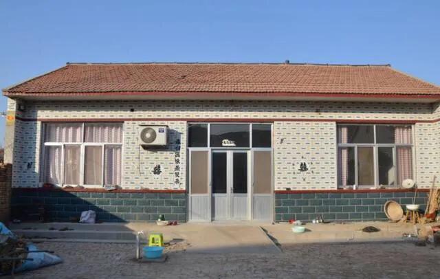 随着新农村建设发展,农民愿意自家砖瓦房拆迁后合并住高楼房吗?