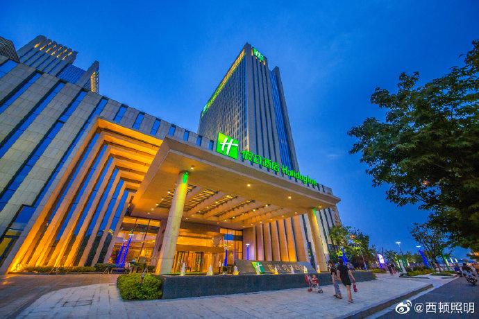 苏州汇融广场假日酒店