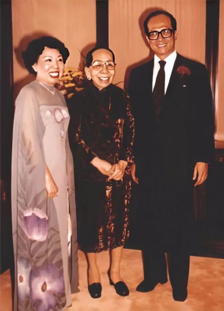 当时,李嘉诚的妻子庄月明刚去世不久,心情仍很悲伤,周凯旋的出现让他