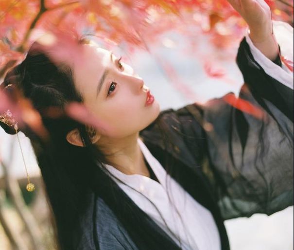 谷雨郊|不语秋疵春隐恙，谁来立雪伴梅花。作者/放鹤