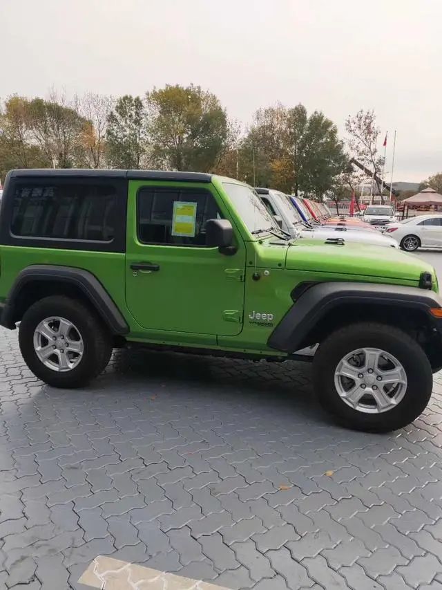 机械部落:19款jeep牧马人sports两门运动版天津港实拍解析