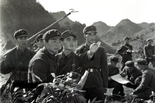 1986年的老山前线敢死队想喝茅台军长立刻下令把当地茅台买光