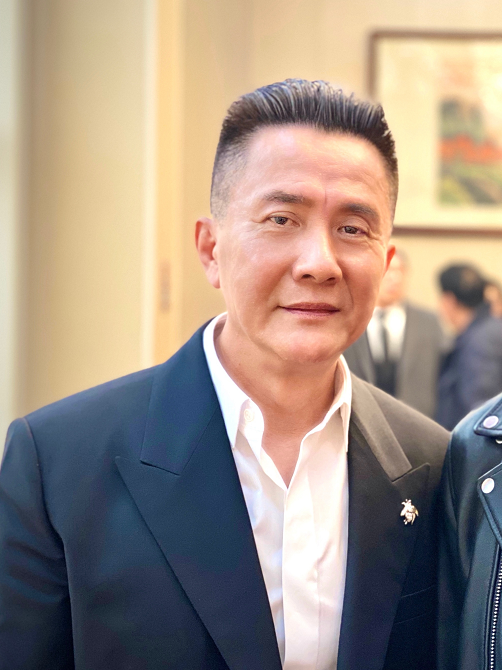 65岁的陈道明身材能打,走路还带风,同龄男星谁能与他一战?