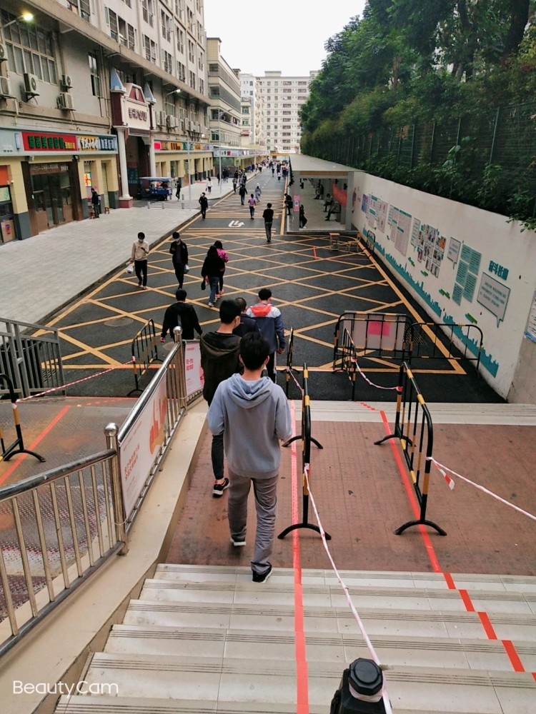 为什么观澜富士康厂区饭堂生意如此火爆,而外面很多快餐店没开门_腾讯