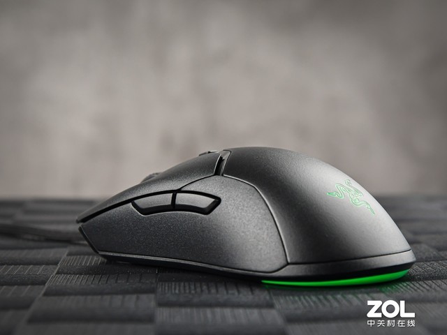 拥有无线手感的有线鼠标雷蛇毒蝰迷你版评测
