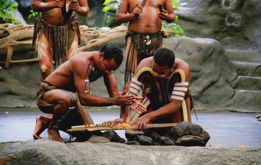 人工取火在旧石器时代中期开始出现,因为人们在德国的莫斯特文化遗址