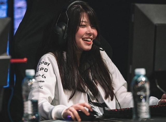 mayumi高调宣传新副业1条动态令lpl男粉沸腾腐团有压力了