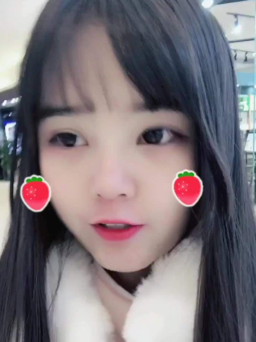 火线妹全靠"滤镜"?看到她跟闺蜜一起用"草莓特效",不是所有人都可以