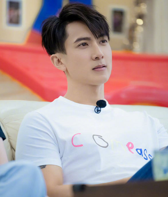 吴尊晒与妻子的旧照,看到16年前的他们,才明白什么叫郎才女貌