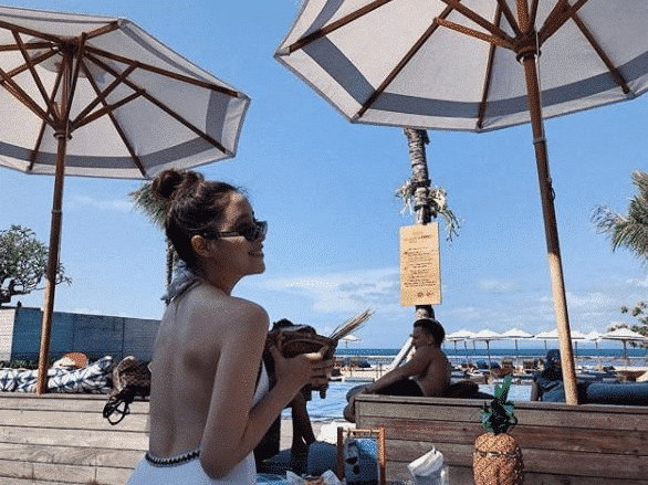 本以为欧阳娜娜身材够撩了,直看到姐姐欧阳妮妮比基尼照后,我酸了!