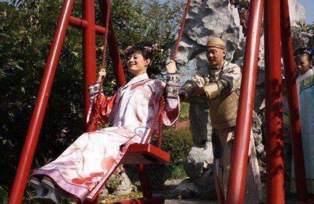 甄嬛传:甄嬛怀着孕,为何还去荡秋千?其原因让人心酸