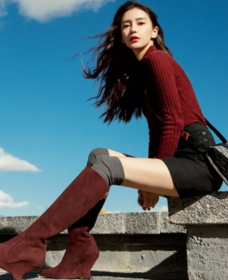 baby故意将长袜穿成中筒袜,袜子层层叠起,意外显瘦最少10斤!