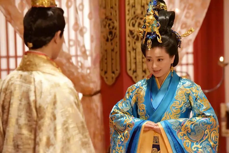 《思美人》中饰演楚怀王结发妻子南后,温良贤淑,从容不争▼《北部湾