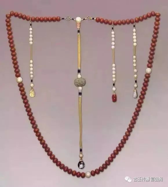 蜜蜡朝珠▲清  翡翠朝珠▲▲沉香木朝珠▲▲清乾隆  御制东珠朝珠图文