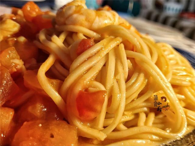 番茄虾仁炒面图片