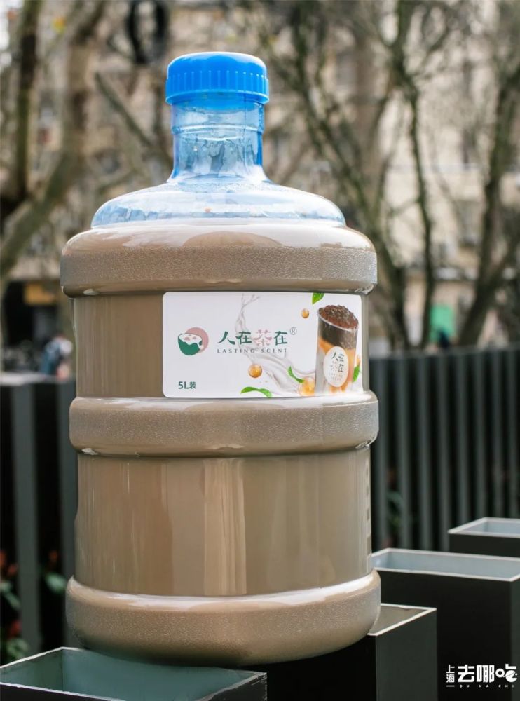 5l装巨巨巨无霸奶茶来了!只在上海有!_腾讯新闻