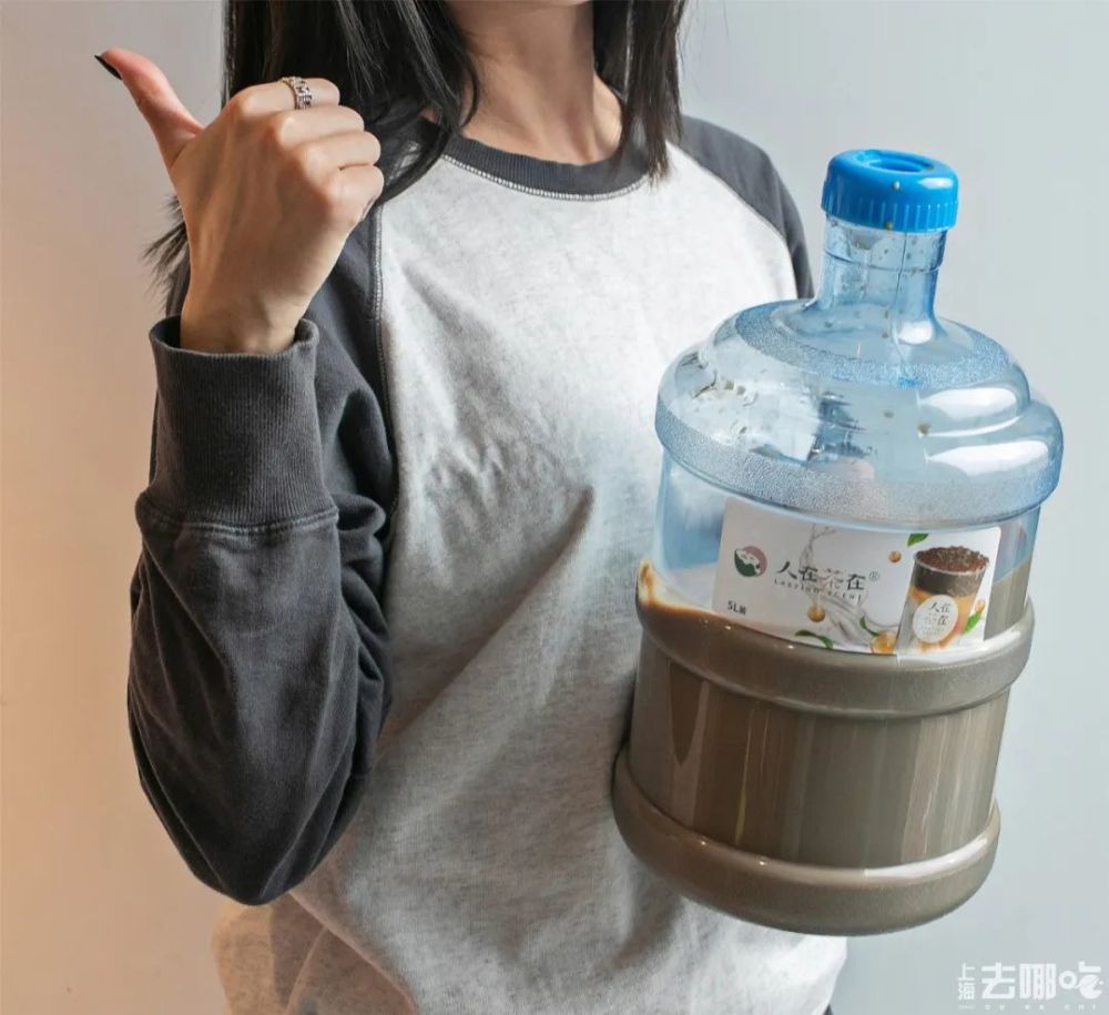 5l装巨巨巨无霸奶茶来了只在上海有