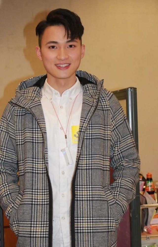 今天我们要介绍的是剧集中的一个人气角色"金城安",他的扮演者是周