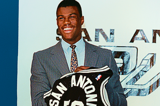 nba传奇巨星:马刺王朝的奠基人——海军上将大卫罗宾逊