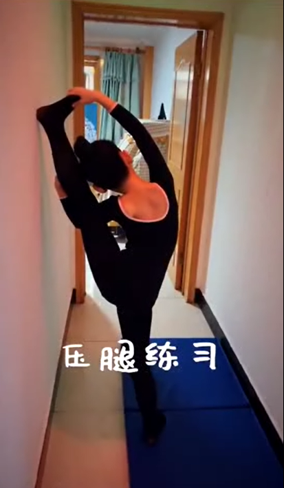 以戏抗疫这群京剧小学员为武汉加油的方式别具一格