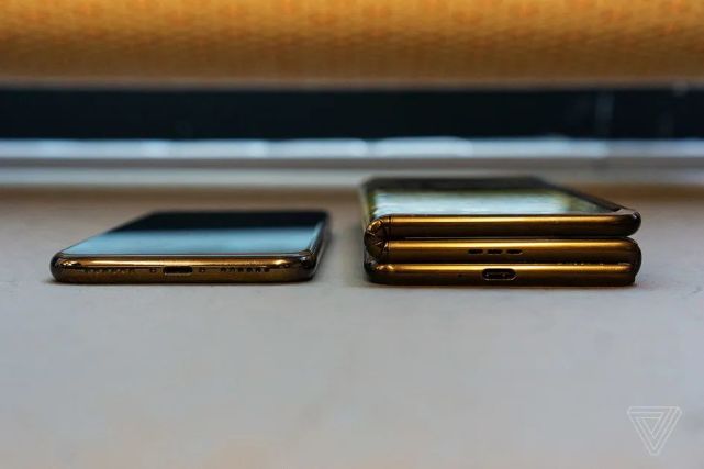 tcl公布卷轴三屏折叠手机惊艳