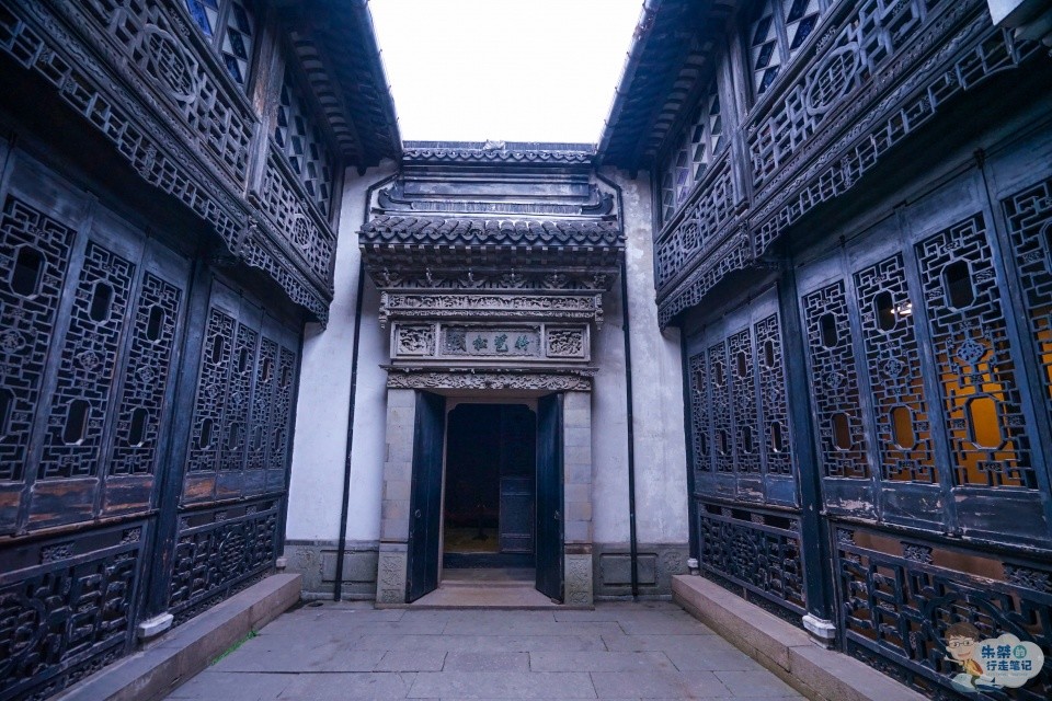 走进这三个深宅大院就全都明白了