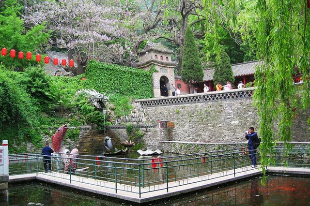 響泉消夏響泉消夏(響水觀):響水觀是大黑山古建築群中最負盛名的道觀.