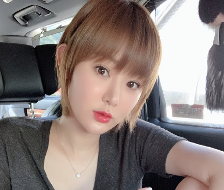 而韩佳佟更不用说了,放在美人堆里也是非常出众的一