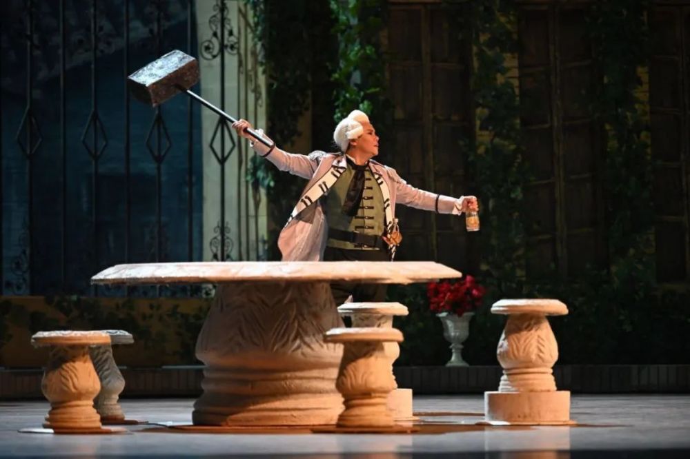 《塞维利亚理发师》演出剧照