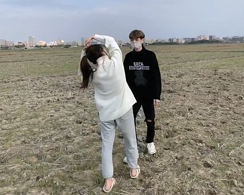 杨东煜与彭星约会地点却选在自家麦田和套路璐交往时也去过