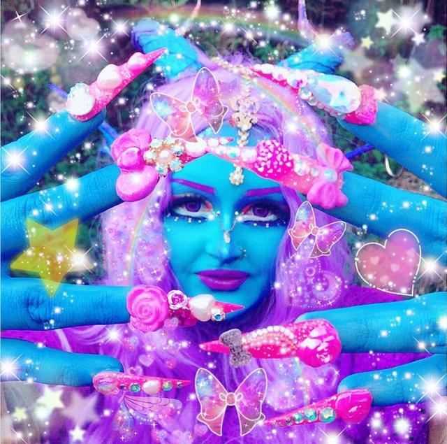 现实版阿凡达英国女子为找到归属感和自信将全身涂成蓝色