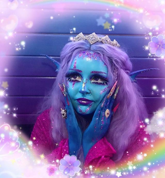 现实版阿凡达英国女子为找到归属感和自信将全身涂成蓝色